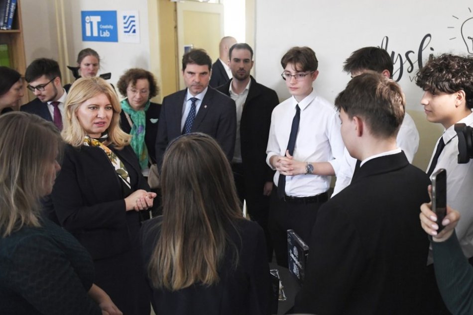 Ilustračný obrázok k článku Zuzana Čaputová navštívila košické gymnázium, zostala NADŠENÁ: ČO prezidentku dostalo? FOTO