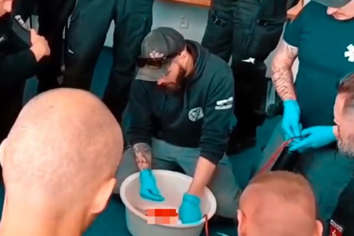 Ilustračný obrázok k článku Záchranári VYŠKOLILI policajtov: Učili sa efektívne zastaviť masívne krvácanie, VIDEO