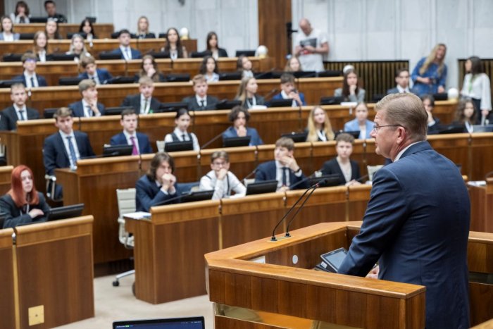 Ilustračný obrázok k článku Akú máte NAJHORŠIU vlastnosť? Študenti svojimi otázkami grilovali poslancov a ministrov