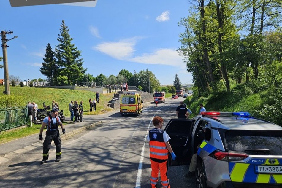 Ilustračný obrázok k článku Jedného z MOTORKÁROV previezli do nemocnice: Čo môže za NEHODU na juhu Slovenska? FOTO