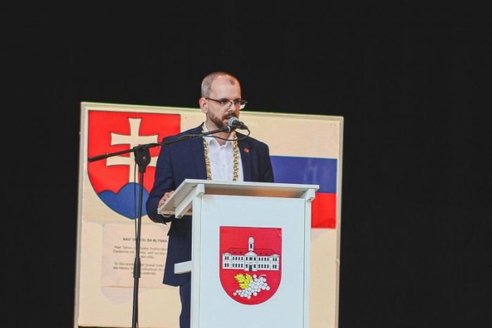 Ilustračný obrázok k článku Zaslúži si takýto plat? Starosta Nového Mesta Čupka bude poberať 5739 eur