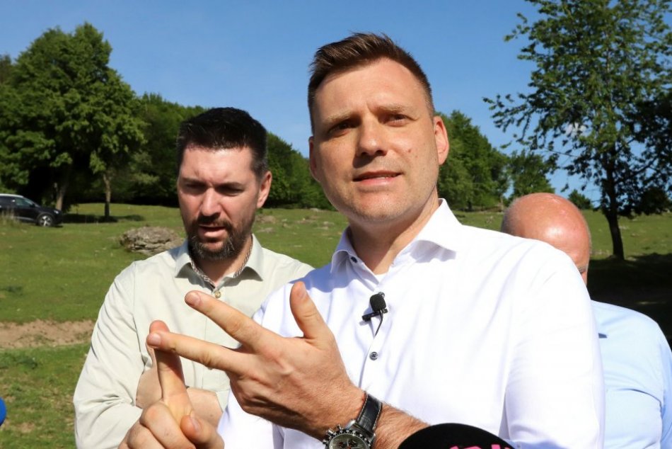 Ilustračný obrázok k článku Ministri Taraba a Takáč zamierili pod Poľanu: Hovorili o ODSTRAŇOVANÍ drevín, FOTO