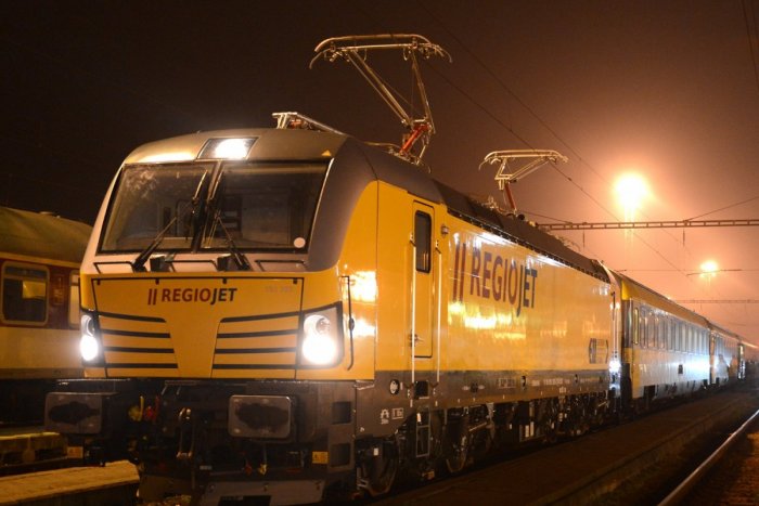 Ilustračný obrázok k článku Párik sa vybral RegioJetom z Prahy do Kysaku: Pohodová jazda sa zvrtla na útek pred PLOŠTICAMI