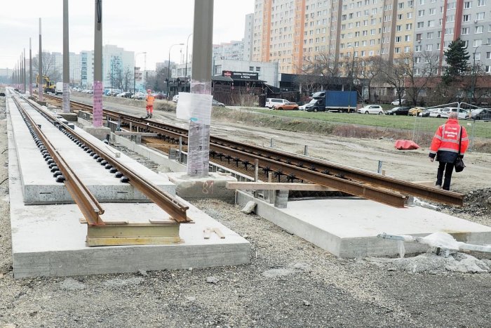 Ilustračný obrázok k článku Nestrácajú optimizmus: Bratislava verí, že novú trať v Petržalke spustia do konca roka