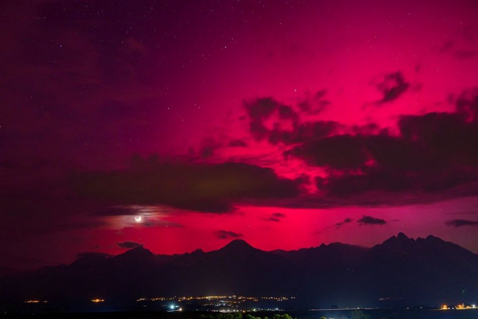 Ilustračný obrázok k článku Polárnu žiaru bolo vidno aj nad Vysokými Tatrami: TAKTO sme ju mohli pozorovať, FOTO