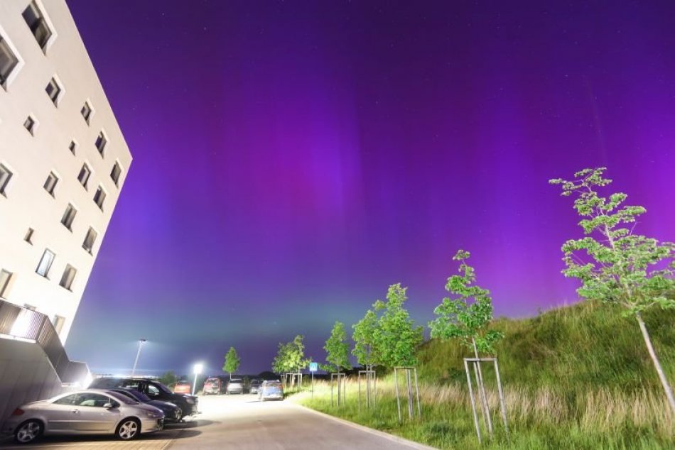 Ilustračný obrázok k článku Vyťahujte fotoaparáty! Možno budeme mať opäť šancu pozorovať POLÁRNU žiaru