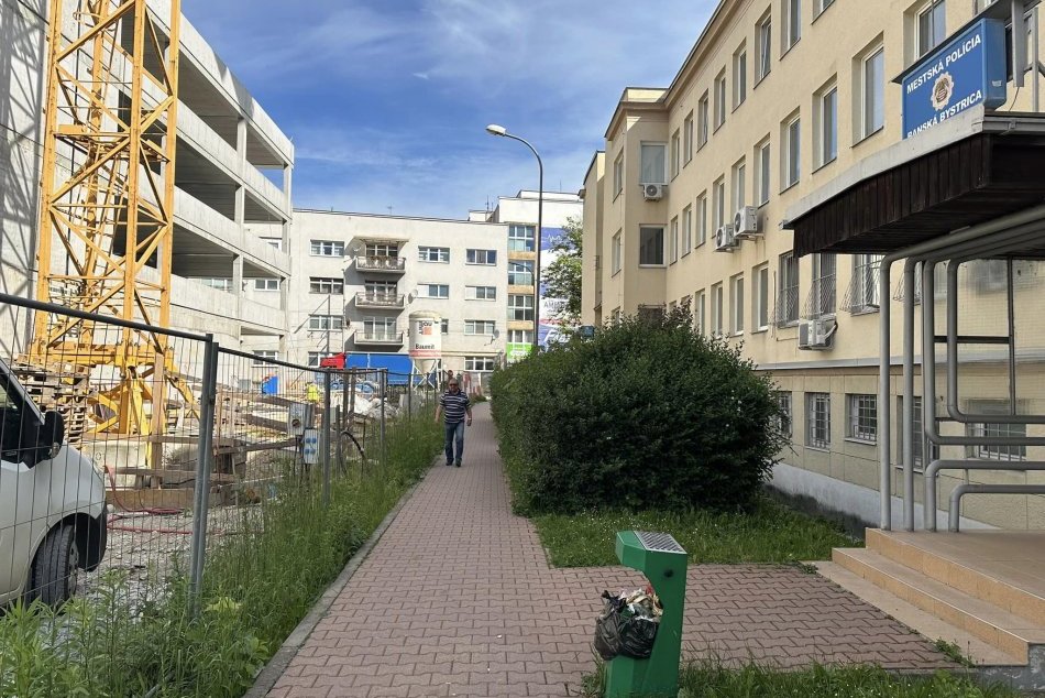 Ilustračný obrázok k článku Bystričanov čaká OBMEDZENIE: Frekventovaný chodník UZAVRÚ na celé hodiny