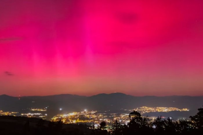 Ilustračný obrázok k článku Nočná NÁDHERA v srdci Slovenska: Polárna žiara na časozberom VIDEU priam vyráža dych