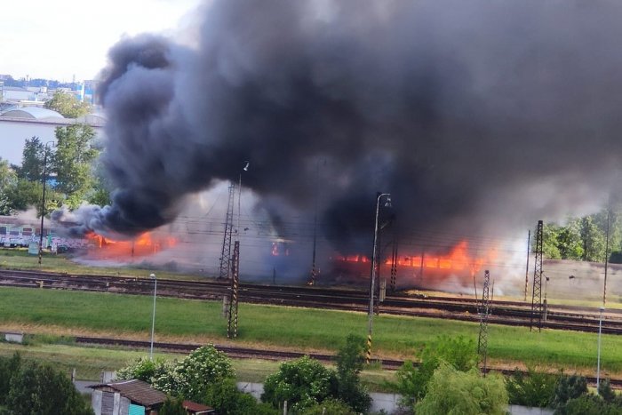 Ilustračný obrázok k článku Bratislavu zahaľuje ČIERNY DYM! V mestskej časti Rača je obrovský požiar