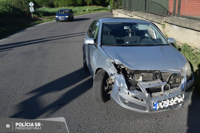 Ilustračný obrázok k článku Mohlo dôjsť k tragédii: Vodička v Kežmarku vošla na priecestie a došlo k zrážke s vlakom!