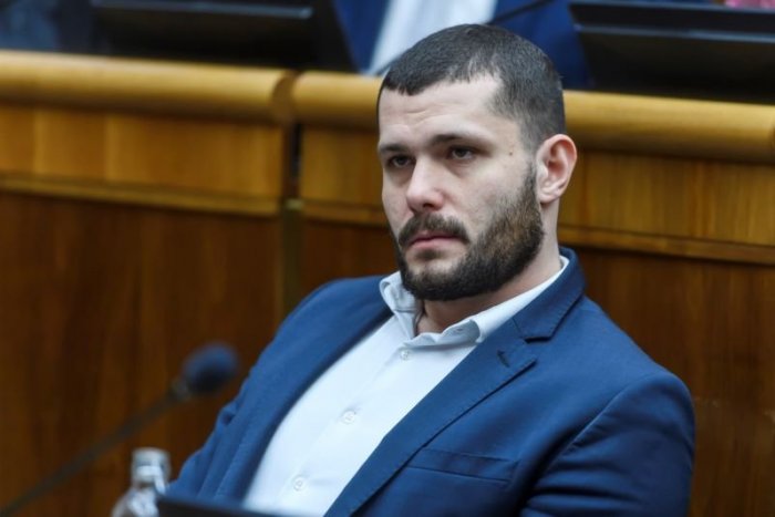 Ilustračný obrázok k článku V rukách polície skončil ďalší NEBEZPEČNÝ muž: Vyhrážal sa poslancovi Glückovi zo Smeru