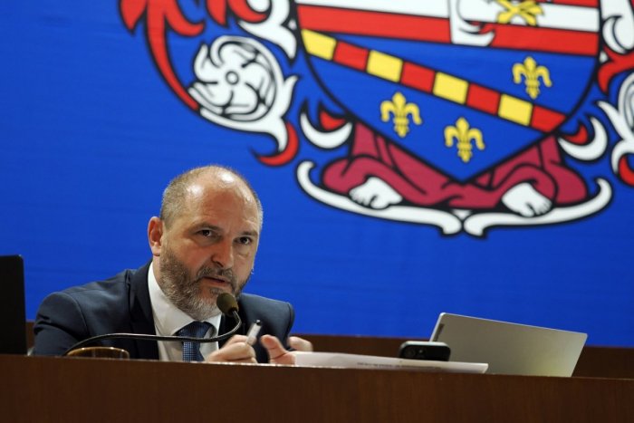 Ilustračný obrázok k článku Košickí poslanci prerokovali petíciu za vybudovanie chodníka v Krásnej: Ako to dopadlo?