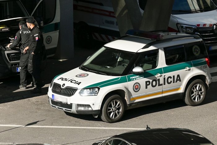 Ilustračný obrázok k článku Slováci, nedajte sa NACHYTAŤ! Podvodníci sa vydávajú za POLICAJTOV