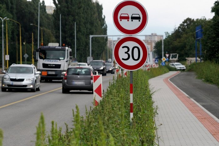 Ilustračný obrázok k článku Cena za rekonštrukciu Slaneckej cesty opäť stúpla: O vyše POL MILIÓNA eur