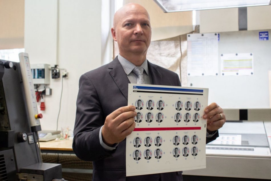 Ilustračný obrázok k článku V Česku začali tlačiť Pellegriniho prezidentské známky: V jednej veci budú UNIKÁTNE! FOTO