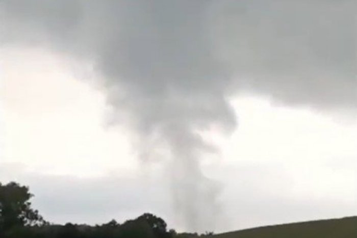 Ilustračný obrázok k článku VIDEO Na juhu Slovenska sa objavilo TORNÁDO! Búrková situácia sa bude ZHORŠOVAŤ