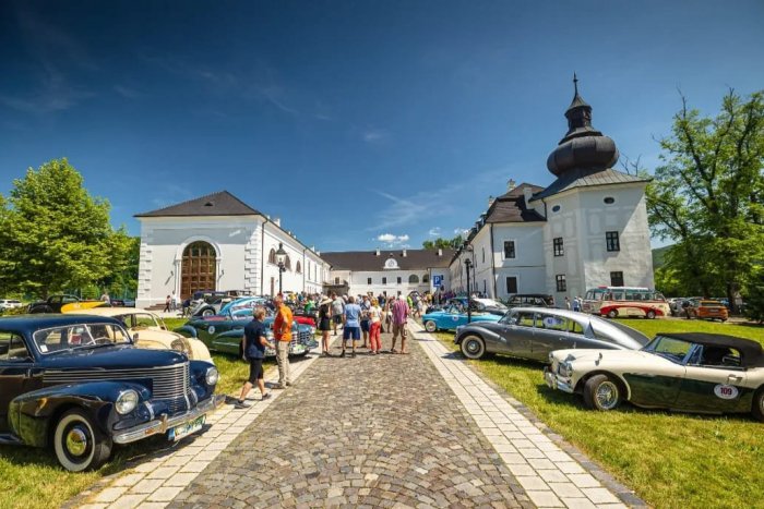 Ilustračný obrázok k článku Veterány vyrazia na 500 km slovenských: Uvidíme ich aj v Oponiciach