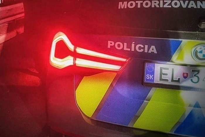 Ilustračný obrázok k článku Dvaja muži v KUKLÁCH sa motali po Klokočine: Pred policajtmi sa skryli za kôš