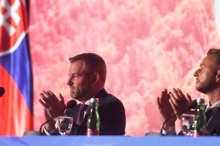 Ilustračný obrázok k článku Novým predsedom Hlasu-SD sa stal Matúš Šutaj Eštok: Pellegrini v prežitie strany verí