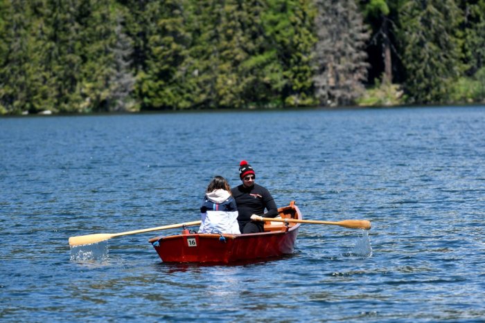 Ilustračný obrázok k článku Letná sezóna v Tatrách už odštartovala: Kedy sa začne člnkovať na Štrbskom plese?