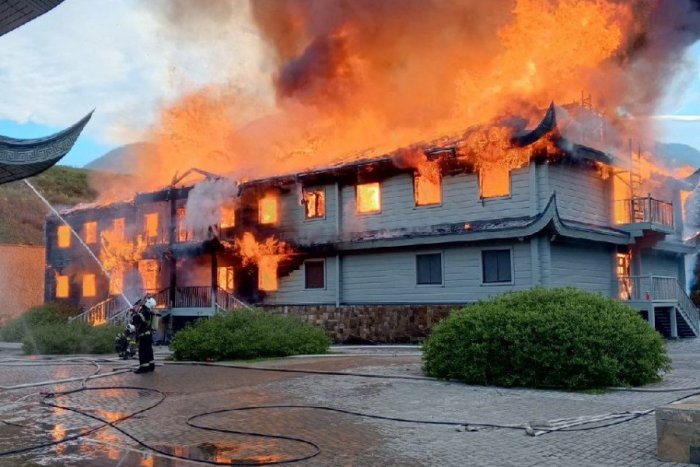 Ilustračný obrázok k článku ZHORELA Putinova rezidencia: Ruskí oligarchovia sa v nej vraj kúpali v JELENEJ KRVI