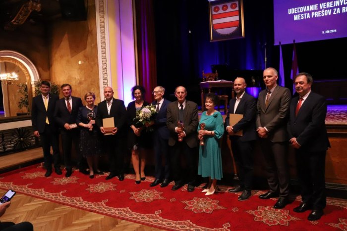 Ilustračný obrázok k článku Rozdali prešovské ocenenia: Leureátmi sú kontrolór mesta i Gymnázium J. A. Raymana