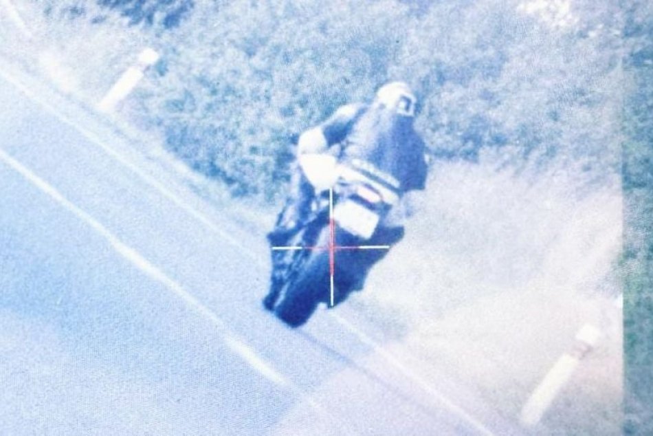 Ilustračný obrázok k článku ŠOKUJÚCA jazda motorkára na 90-tke: Rýchlosť prekročil o takmer 140 km/h, FOTO