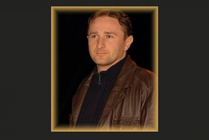 Ilustračný obrázok k článku Členovia prešovského divadla smútia za úžasným človekom: Zomrel im mladý kolega!