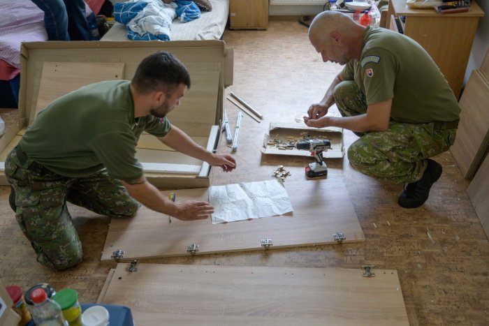 Ilustračný obrázok k článku Nádherný prejav ľudskosti! VOJACI z Nitry nelenili a pomohli bezdomovcom, FOTO