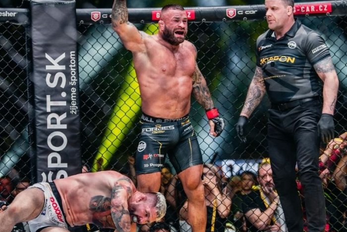 Ilustračný obrázok k článku VIDEO Vybičované emócie Čechov a Slovákov: Attila Végh a Karlos Vémola si to ROZDALI