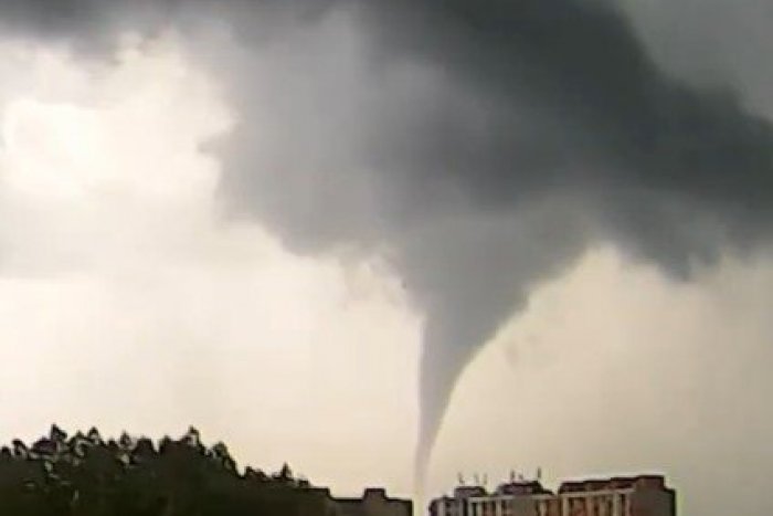 Ilustračný obrázok k článku AKTUÁLNE: Maďarsko zasiahlo TORNÁDO, na Slovensku zatopilo obec. To najhoršie ešte príde