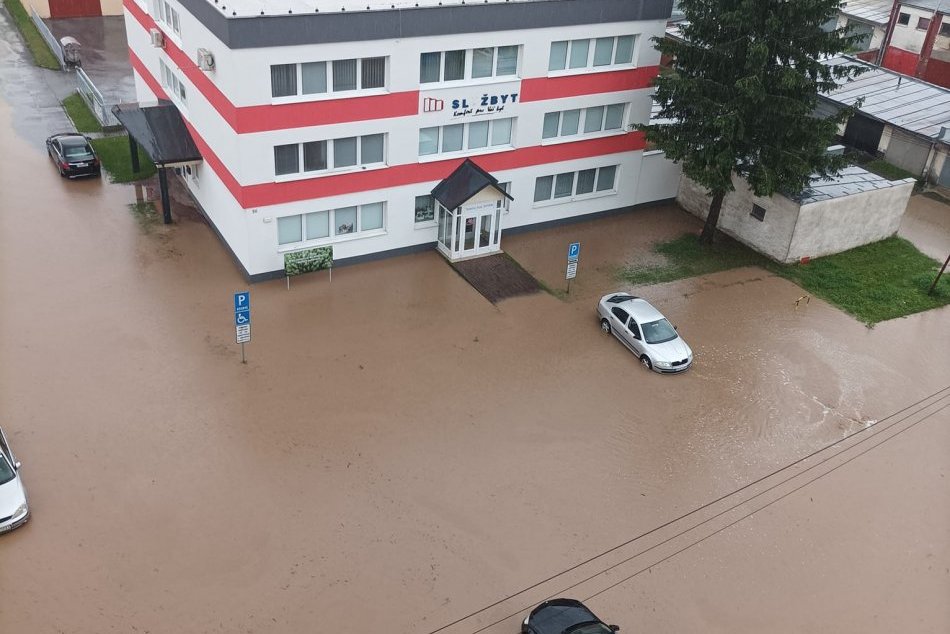 Ilustračný obrázok k článku Nepríjemné starosti na východe: Ulice v meste po silných dažďoch ZAPLAVILA voda, FOTO