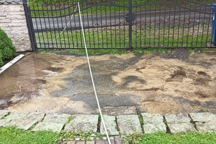 Ilustračný obrázok k článku V okrese Snina platí MIMORIADNA situácia: Prietrž mračien spôsobila záplavy i zosuv pôdy!