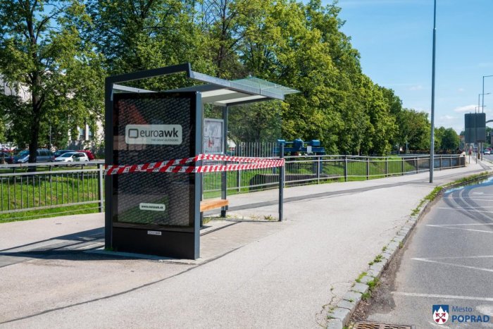 Ilustračný obrázok k článku Dôsledok po incidente: V Poprade sa rozhodli UZAVRIEŤ všetky prístrešky zastávok MHD