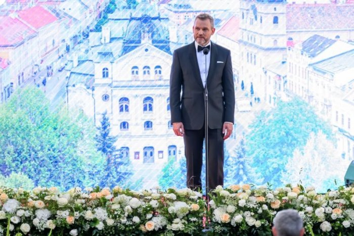 Ilustračný obrázok k článku Prezident: Pozvanie politických strán za okrúhly stôl naďalej platí