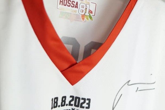 Ilustračný obrázok k článku Chcete dres HOSSU s podpisom? VYDRAŽTE si ho a PODPORTE dobrú vec