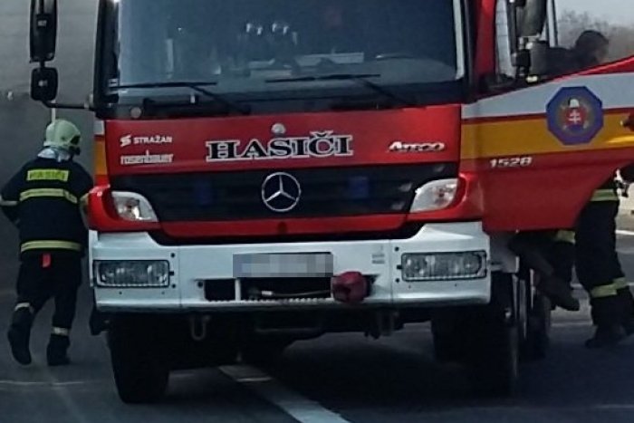 Ilustračný obrázok k článku Tragický začiatok týždňa: Na východe horela strecha rodinného domu, mladík prišiel o život