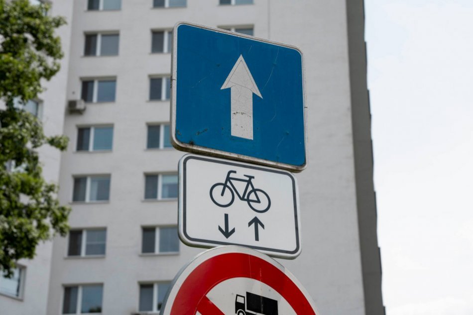 Ilustračný obrázok k článku VODIČI pozor! CYKLISTI v Nitre môžu jazdiť v PROTISMERE na ďalšej ulici