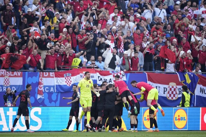 Ilustračný obrázok k článku ŠKANDÁL na futbalových majstrovstvách Európy?! Srbi HROMŽIA! Vravia o KONCI na šampionáte