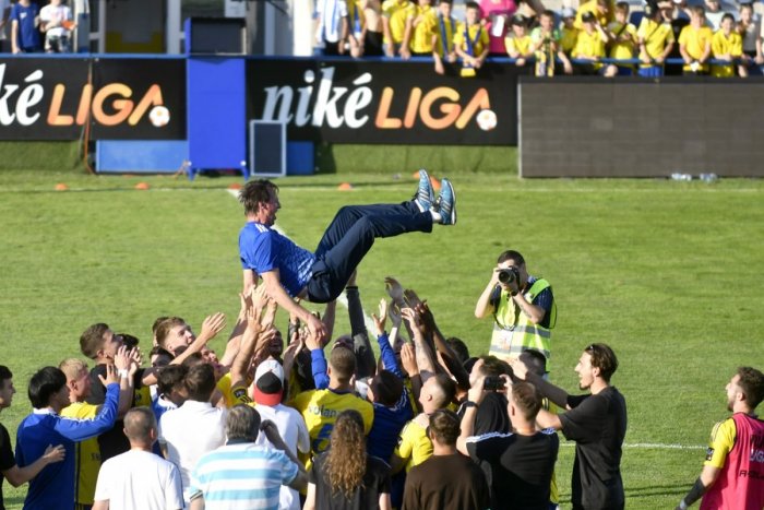 Ilustračný obrázok k článku ZEMETRASENIE v MFK Zemplín Michalovce: Vlastníci dávajú ruky preč, akcie odkúpi mesto