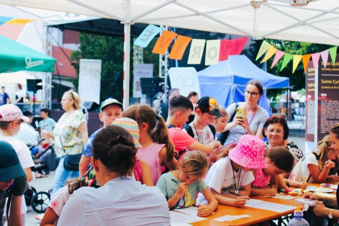 Ilustračný obrázok k článku SPOZNAJTE regionálnych autorov! Na LITERÁRNEJ Nitre aj tvorivé dielne, hudba a BURZA kníh