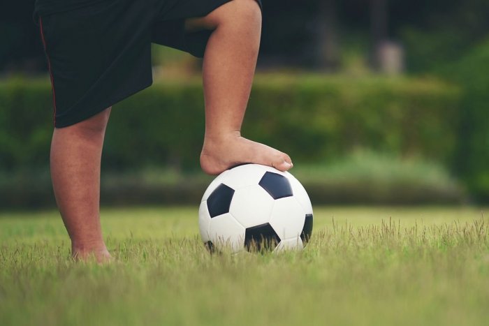 Ilustračný obrázok k článku Nevinná hra sa zmenila na HOROR: Kristiánovi (7) hrozila po kopnutí do lopty AMPUTÁCIA