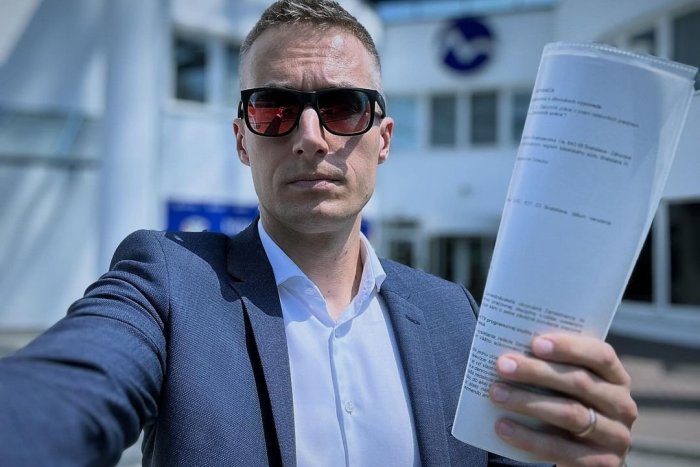 Ilustračný obrázok k článku Je to OFICIÁLNE! Michal Kovačič dostal po 16 rokoch v Markíze VÝPOVEĎ