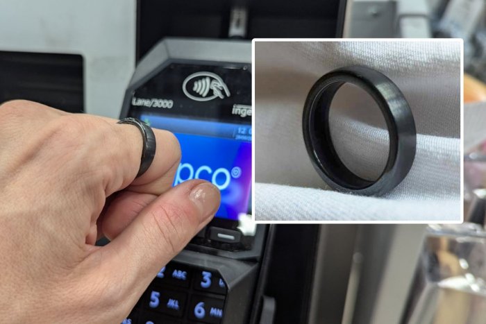 Ilustračný obrázok k článku Plastová karta ide do ÚZADIA: Novým HITOM sa stáva PLATBA prsteňom, čo hovoria DÁTA?