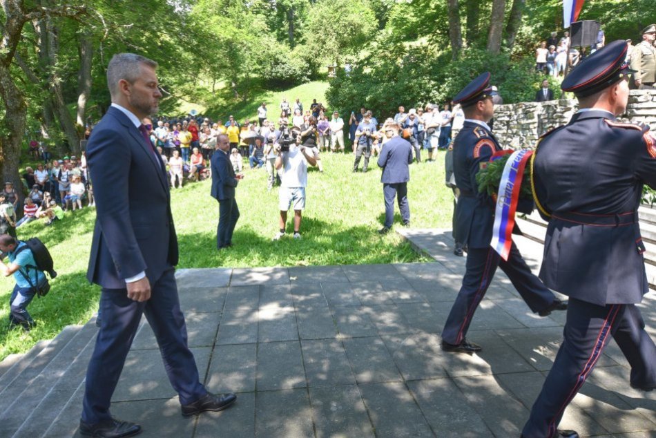 Ilustračný obrázok k článku Pellegrini počas SPOMIENKY na Kališti: MIER prestal byť samozrejmosťou, FOTO