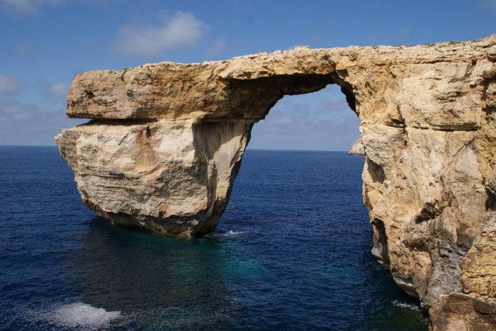 Ilustračný obrázok k článku Tragická jazda na štvorkolke: Vodič stihol zoskočiť, spolujazdkyňa sa ZRÚTILA z útesu do mora