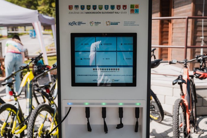 Ilustračný obrázok k článku V Slovenskom raji čakajú cyklistov NOVINKY: Pribudlo 10 nabíjacích staníc pre elektrobicykle