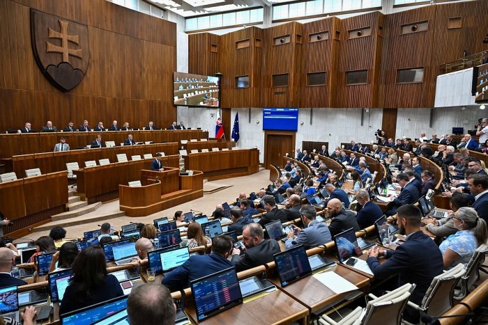 Ilustračný obrázok k článku Voľby by podľa PRIESKUMU vyhral Smer: Ktoré strany by skončili MIMO parlamentu?