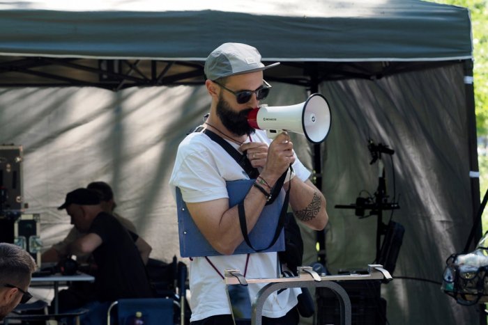 Ilustračný obrázok k článku V metropole východu sa nakrúca nový seriál: ZÁŽITOK na celý život, pochvaľujú si komparzisti