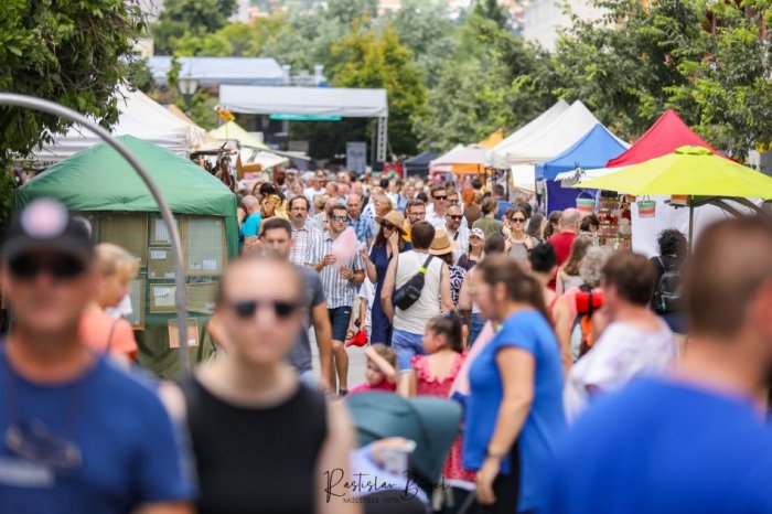 Ilustračný obrázok k článku Turíčny JARMOK láka do srdca Slovenska: Prinesie tradície, folklór aj víťaza SUPERSTAR